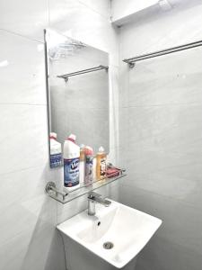 Ly Nam De Hostel - near by Train Street, Ha Noi