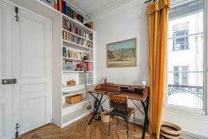 Opera Home