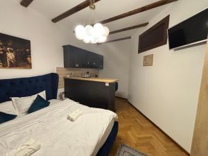 Kromatic 5 Boutique Studios - Old town Center