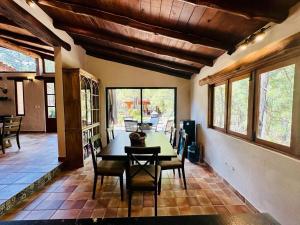 Cabaña amplia, calida y familiar dentro del bosque