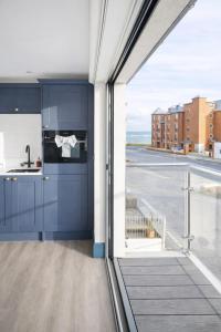 Le Mini Metro Balcony Apartment by i-Stay Whitby