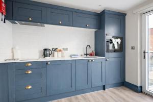 Le Mini Metro Balcony Apartment by i-Stay Whitby