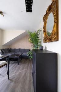 Le Mini Metro Balcony Apartment by i-Stay Whitby