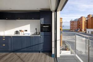Le Mini Metro Balcony Apartment by i-Stay Whitby