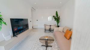 New 2BR · Sunny Balcony · Jardins Carthage