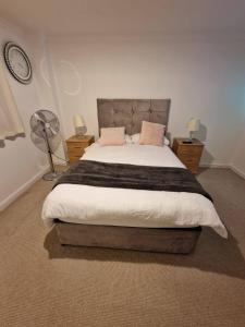 Riverthames view Canary wharf apartment