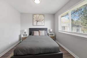 Simple, Modern Comfort Centrally Located I Gym