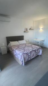 Resort con piscinas y toboganes, con vistas al mar