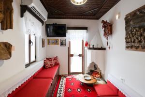 Oda e Skulptorit-Authentic Guesthouse in Gorica,Berat UNESCO area