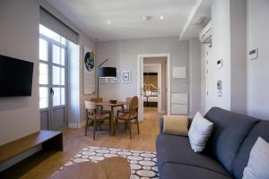 Legazpi Doce Rooms & Suites