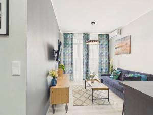 Ku Morzu Seaside Apartment with Pool, Terrace & Parking by Solarento