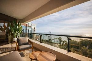 Miraflores Oceanfront Luxury Apartment by Geko