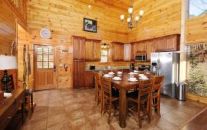 Lovely Platog Chalet with jacuzzi