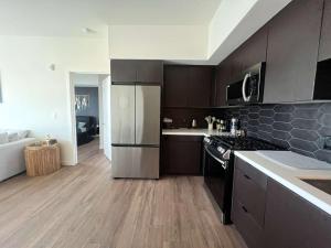 Spacious Hollywood Apartment with Pool and Parking