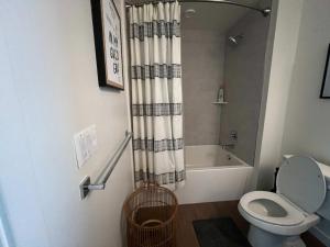 Spacious Hollywood Apartment with Pool and Parking