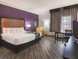 Room Selected at Check-In room in La Quinta by Wyndham Orlando Airport North