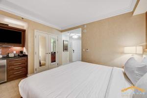 The Signature Studio with Jacuzzi and Kitchenette
