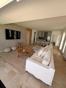 Hanan Mar - Brand new penthouse