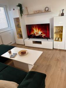 Topoľčianska Apartment Bratislava - Cozy stay with parking, AC & 10min tram to Old Town