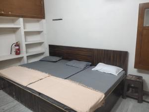 Shri Laddu Gopal Paying Guest House