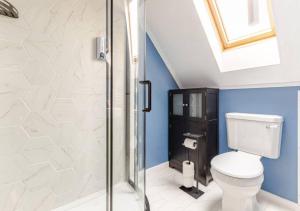 Luxury whole house in serene cul-de-sac