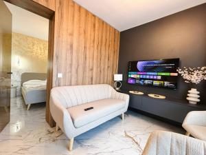 Aeroluxe Airport Apartament - Private Parking
