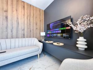 Aeroluxe Airport Apartament - Private Parking