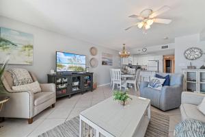 Four Winds 502- Gorgeous Condo-Hallway Kids Bunks-Perfect for Small Families