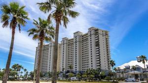 Bristol 1703 Beachfront Luxury-Stunning Views from the 17th Floor Balcony-Resort