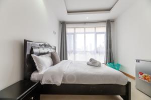 J and J Suites