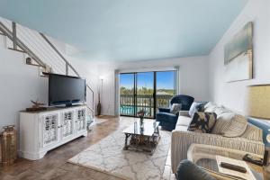 Beach Walk 18 Close to State Park Private Pool Free Parking Beach Access