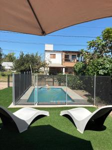 Tu escapada ideal en Mar de Ansenuza - Patio y piscina privada
