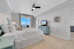 Bristol 2003-Gorgeous Beachfront Condo in Resort- 4bd45 bath - Sleeps 13