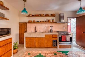 Classic 3BR Condesa House | Terrace-Tub-Patio-AC