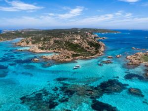 Amosina La Maddalena Holiday Home with Parking