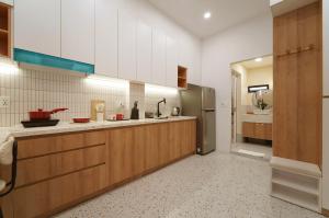 Cozy 79m2 Apartment -Balcony in District 1 - near Ben Thanh
