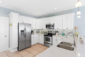 Marsh Mellowed by the Sea Brunswick Vacation Rentals Privated heated pool and beach