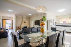Casa c pisc. em Cond. a passos da Praia ING0023
