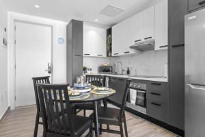 NOK Bright 2BR Apartment at The Towers by Vistacana
