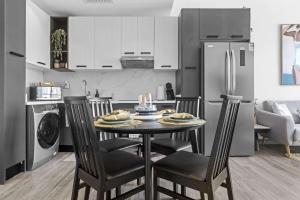 NOK Bright 2BR Apartment at The Towers by Vistacana