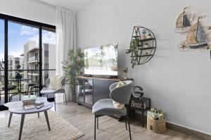 NOK Bright 2BR Apartment at The Towers by Vistacana