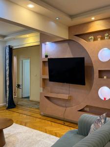 Chic 2BR in Mit Akaba - Perfect for Young Folks
