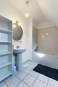 Maison lumineuse proche mer & commerces