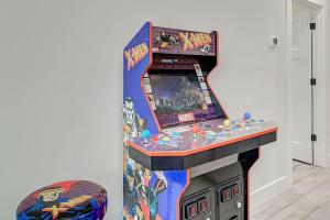 1mi to Downtown! 3BR6BedsScreenroom,Deck,Firepit