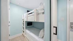 NO FEES Beachfront Lazy River Sleeps 8 Waterscape