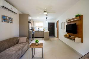 NEW - Bambu Beach Haus, Modern & Stylish Duplex, near Beach