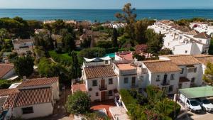 Marbella Beach House with Private Garden in Peaceful Area Close to Everything - Magnolia Properties