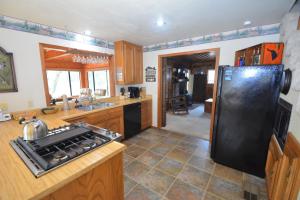 Hazelwood Hideaway with Boat slip-Lake Area