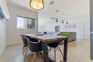 11 Singleton Street