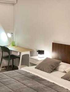 Smart-Gold-Central-Apartment-Elegant-Style